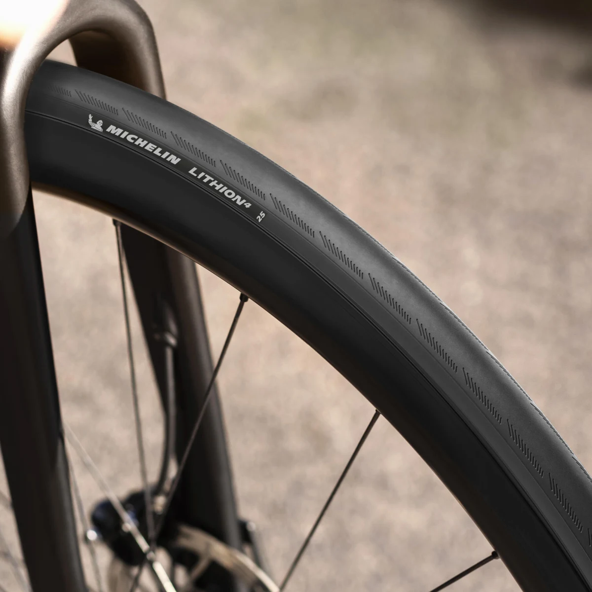 MICHELIN MICHELIN Lithion 4 Performance Line cestný plášť 700×28 kevlar čierny bez · záber 2