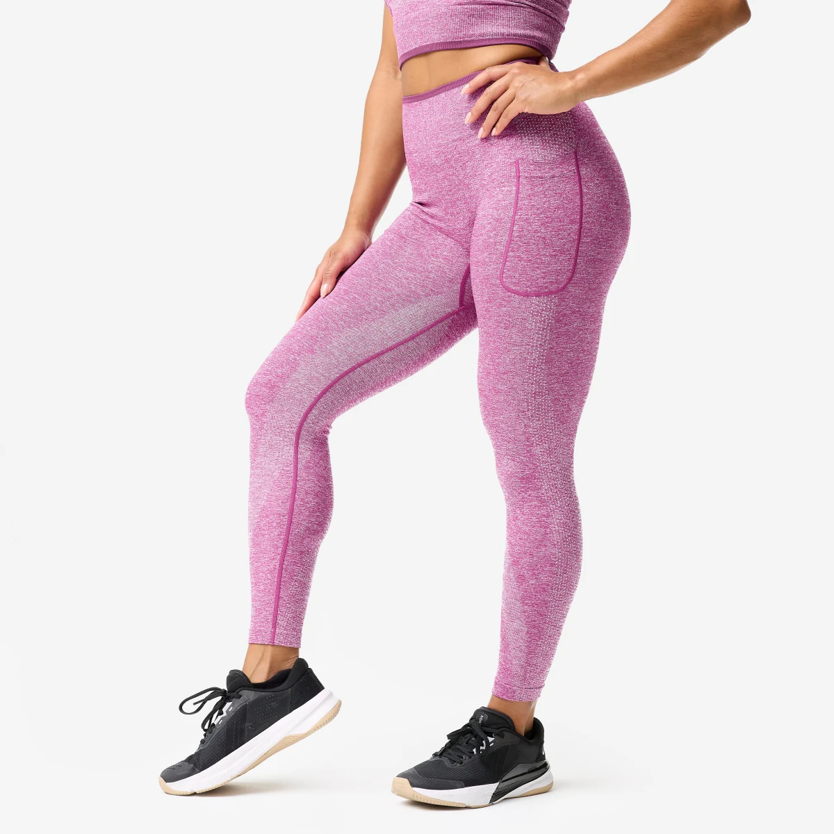 DOMYOS Dámske fitness legíny bezšvové tmavofialové M - W30 L31 · záber 1