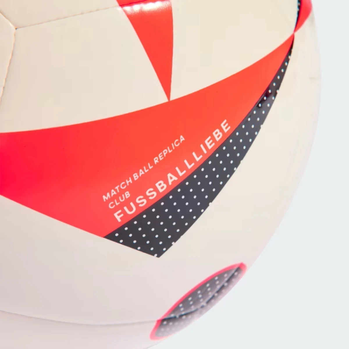 Fotbalový míč ADIDAS EURO24 CLB WHITE SOLRED BLACK · záber 2