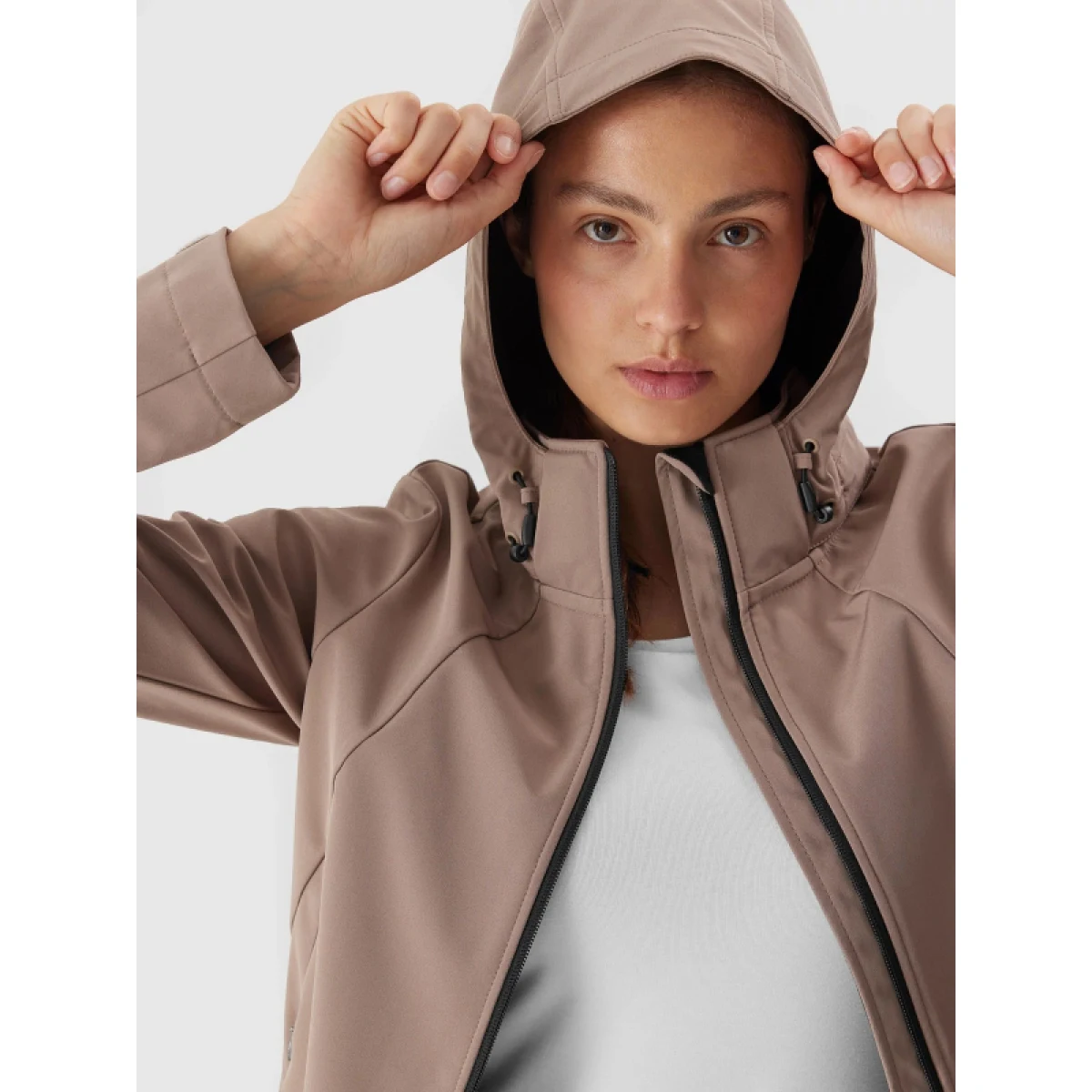 Dámská turistická bunda 4F SOFTSHELL JACKET-AW23TSOFF152-82S-LIGHT BROWN · záber 4