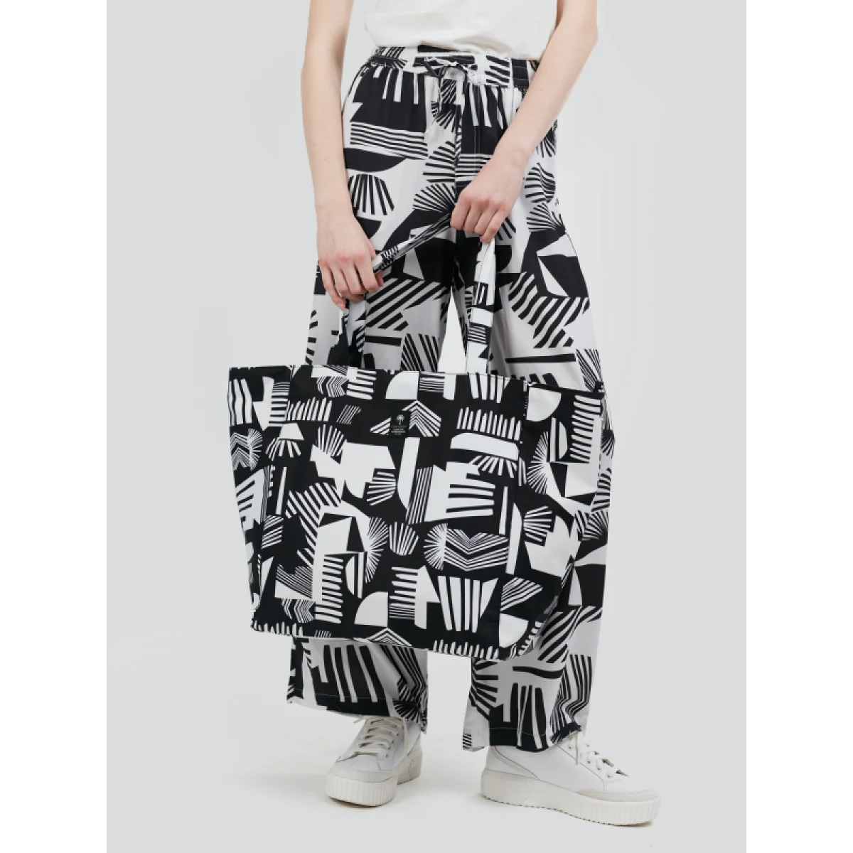 Plážová taška FUNDANGO Almaraz Beach Bag-899-black pattern · záber 3