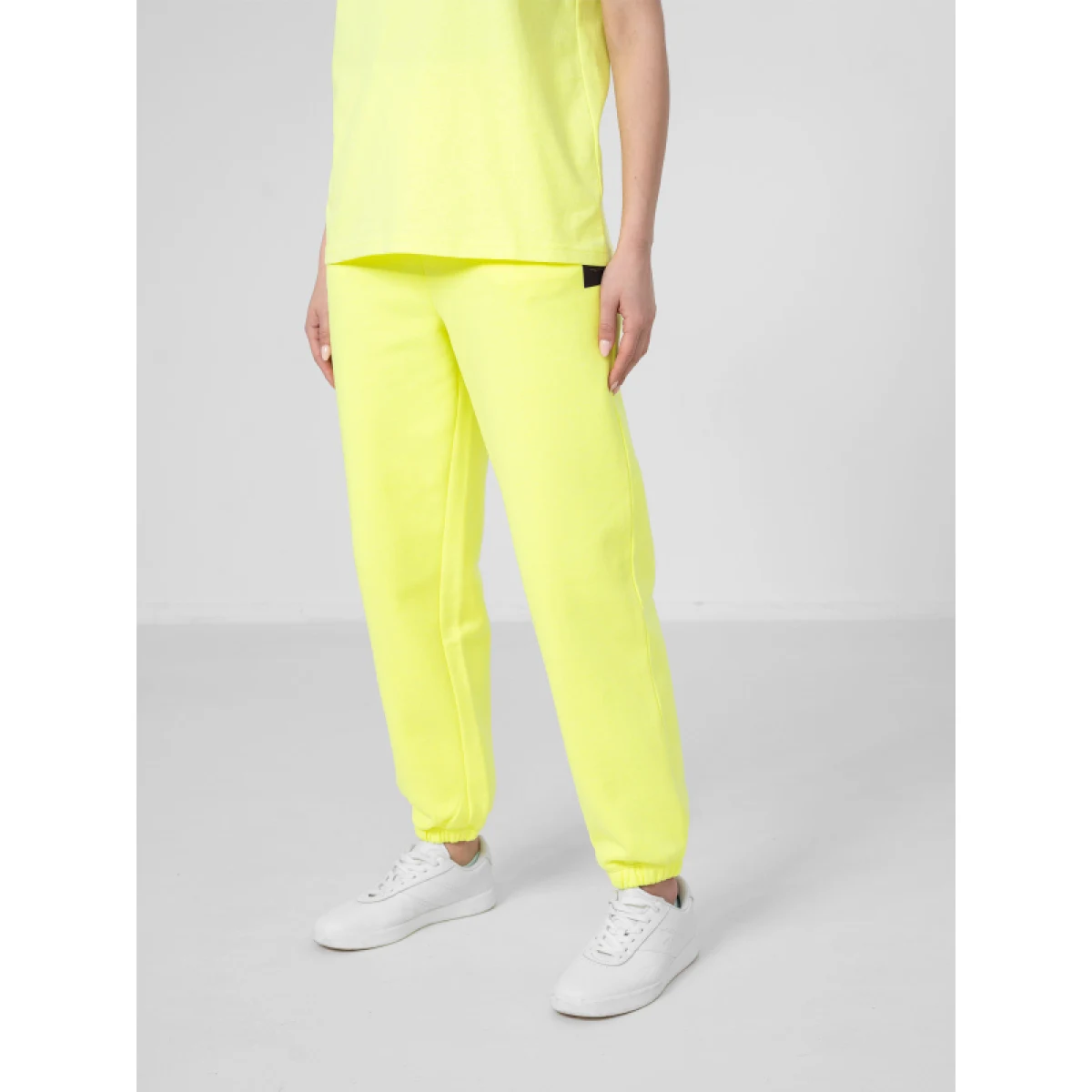 Dámské tepláky 4F WOMENS TROUSERS SPDD012-45S-CANARY GREEN · záber 2