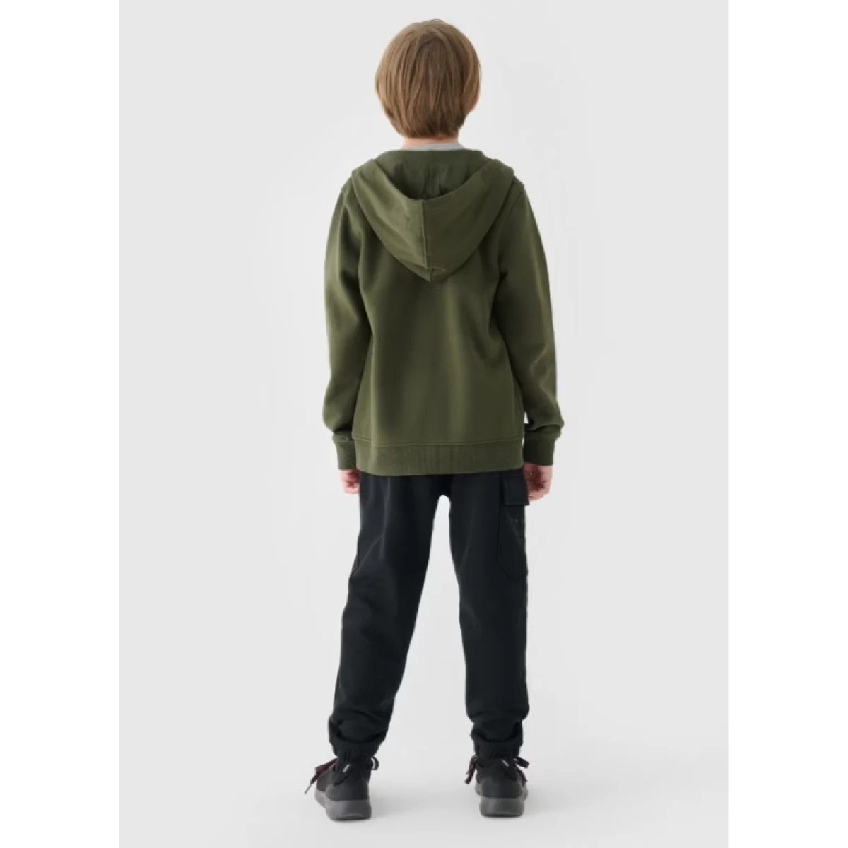 Chlapecké zateplené tepláky 4F JUNIOR TROUSERS-JWAW24TTROM760-20S-DEEP BLACK · záber 2