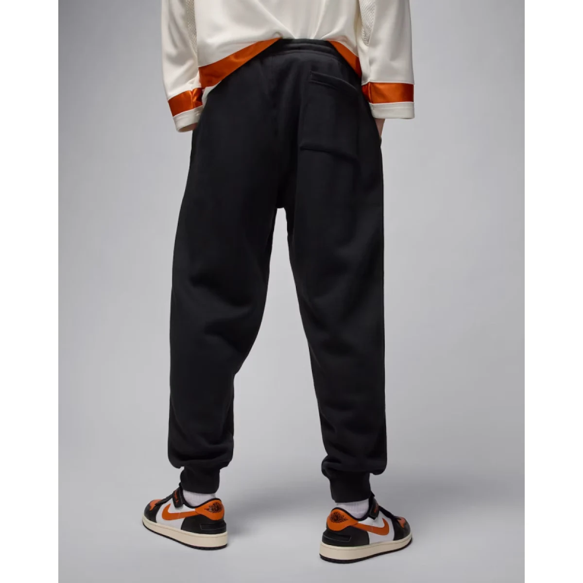 Pánske tepláky NIKE JORDAN M J BRK GFX PANT · záber 2