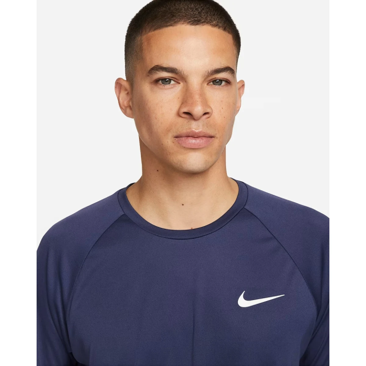 Pánske tričko s krátkym rukávom NIKE ESSENTIAL MIDNIGHT NEVY · záber 4