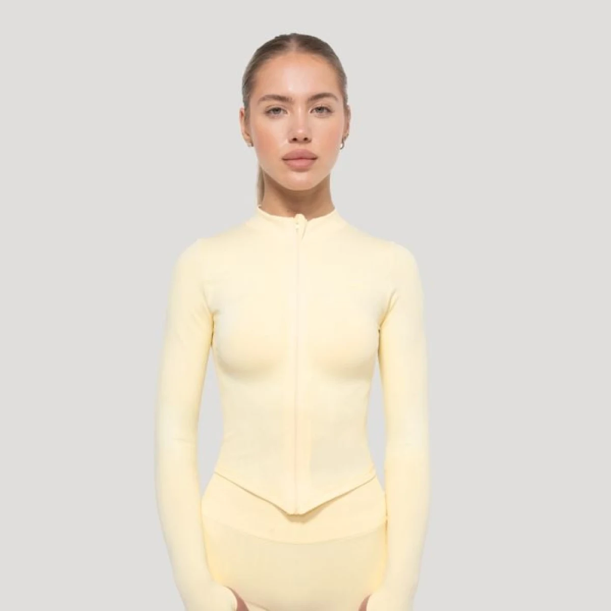 Дамски спортен топ Luma Butter Yellow - GymBeam - Размер: S | Тегло: 0,24 g | Опаковка: 105 · záber 1