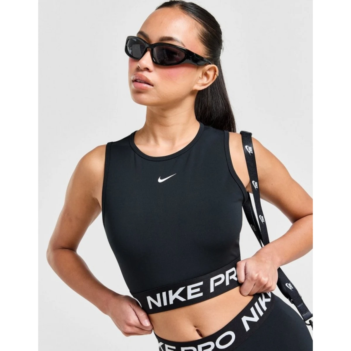 Dámské tréninkové tričko s krátkým rukávem NIKE DF 365 CROP TANK-010 BLACK WHITE · záber 5