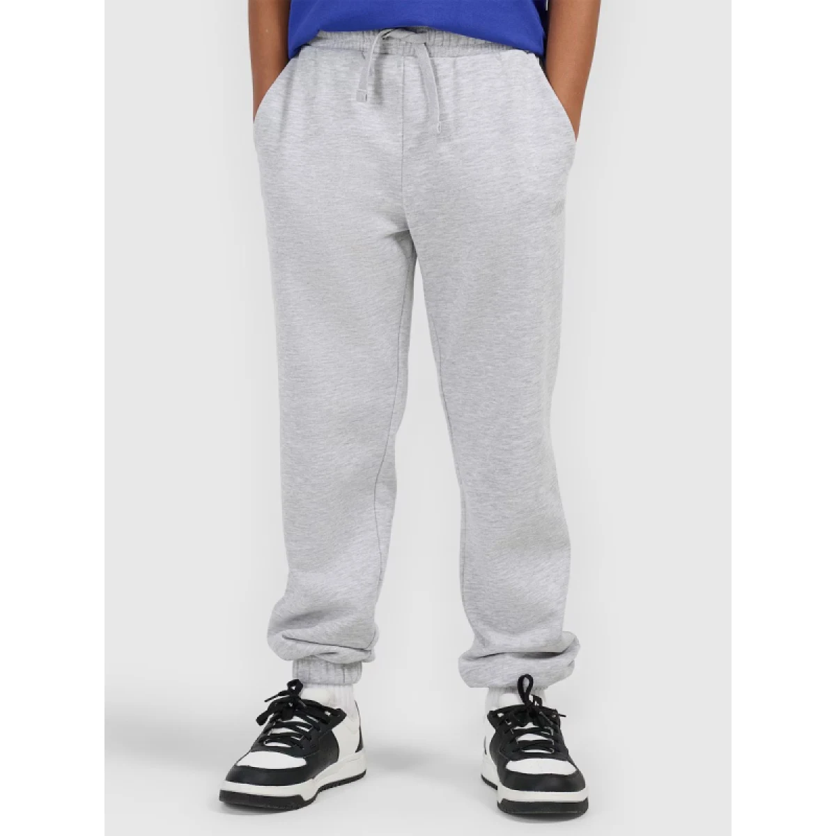Chlapčenské tepláky 4F JUNIOR TROUSERS CAS M1188-25M-GREY MELANGE · záber 2