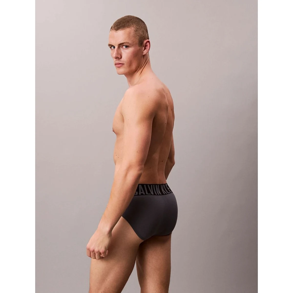 Pánske slipy CALVIN KLEIN 3 PACK-HIP BRIEF 3PK · záber 5