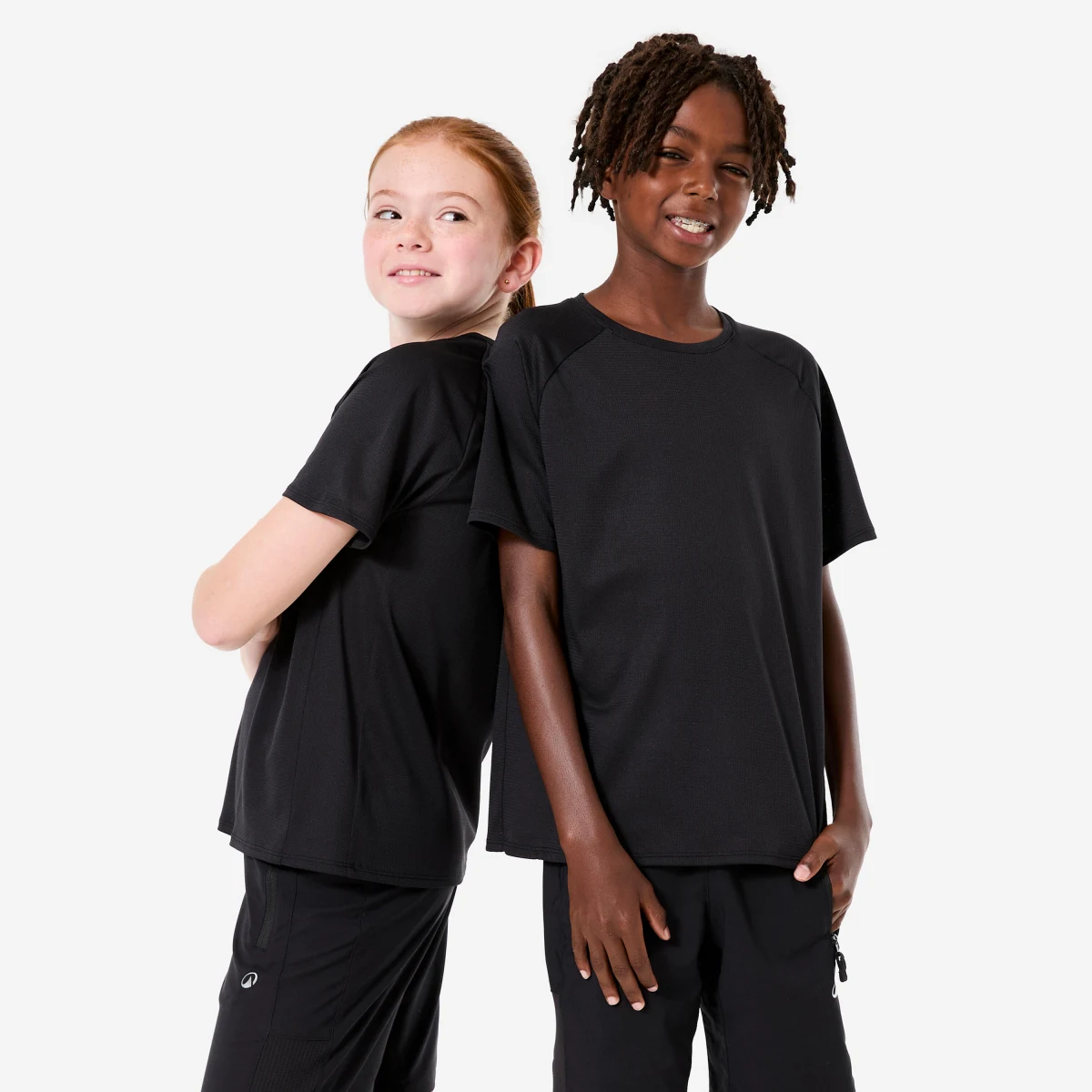 DECATHLON Detské multišportové syntetické tričko čierne 10-11 r (141-150 cm) · záber 1