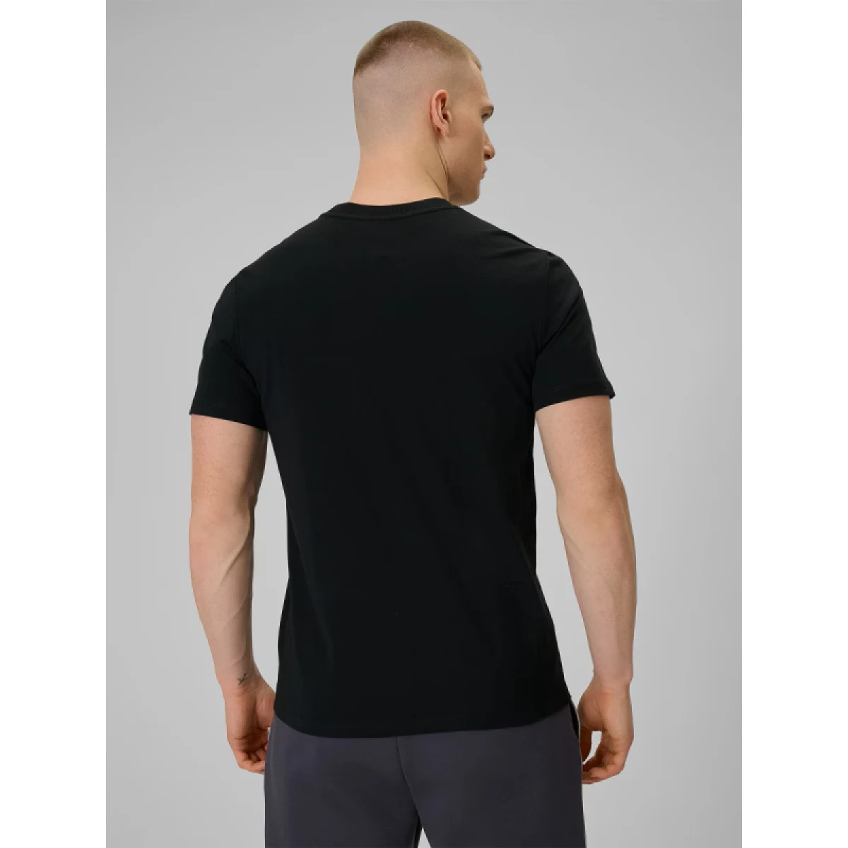 Pánské tričko s krátkým rukávem 4F TSHIRT M2660-20S-DEEP BLACK · záber 4