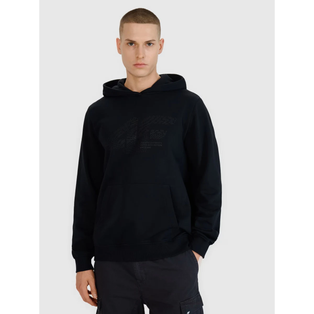Pánská mikina s kapucí 4F SWEATSHIRT M1585-20S-DEEP BLACK · záber 2