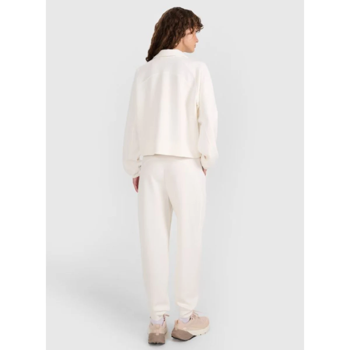 Dámské tepláky 4F TROUSERS CAS F1180-WAW25TTROF1180-11S-OFF WHITE · záber 4