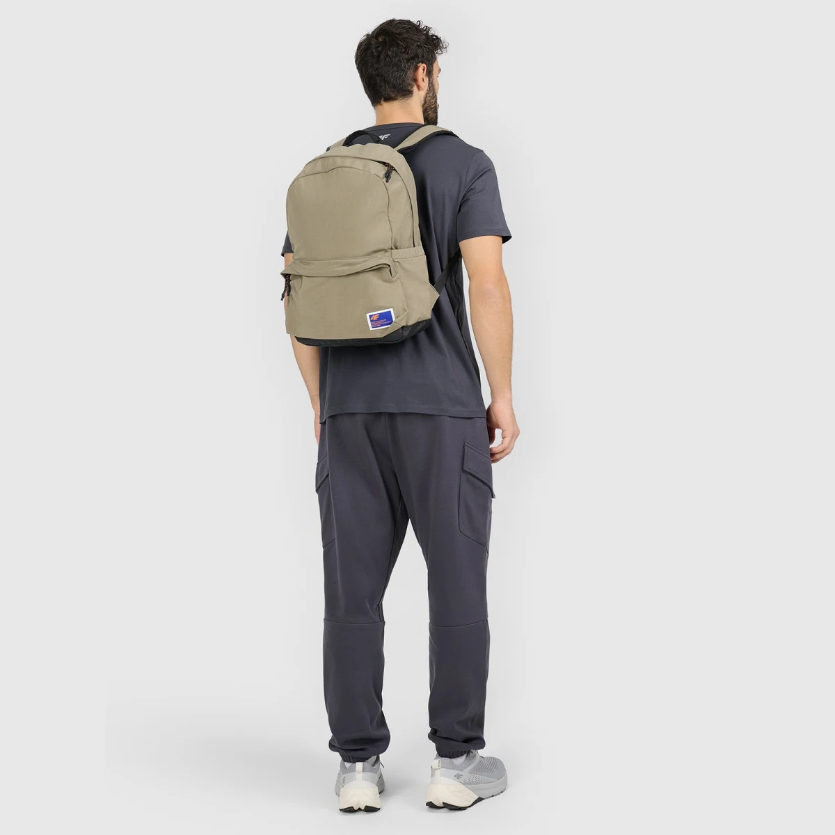 Městský batoh (19 l) s kapsou na notebook - olivový/khaki · záber 1