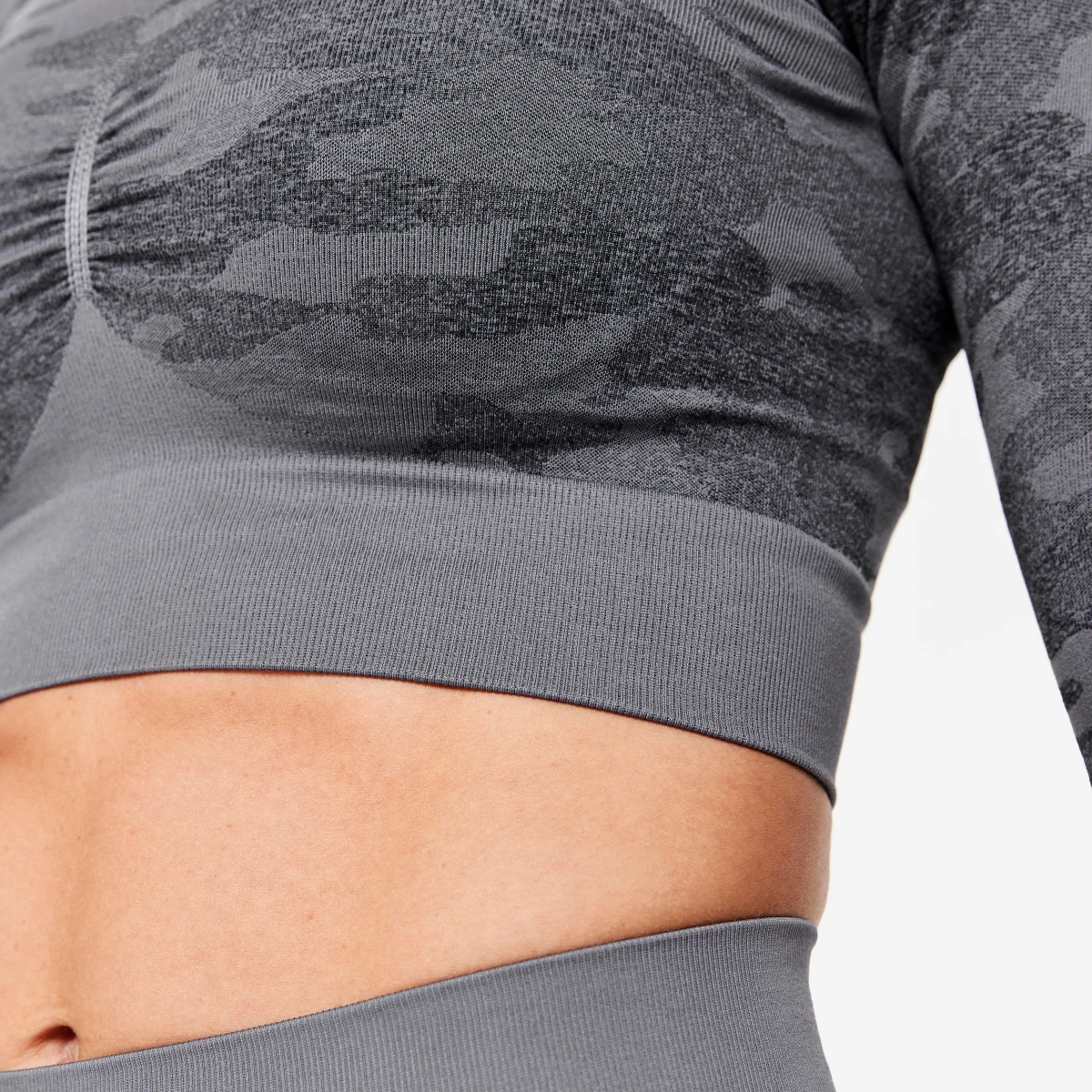 DOMYOS Dámske crop top tričko s dlhými rukávmi sivé XL · záber 2