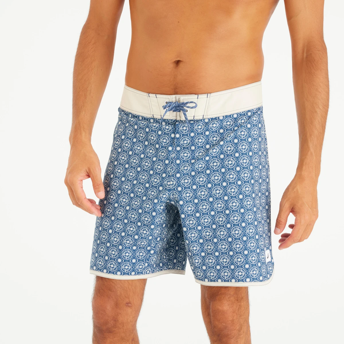 DECATHLON Pánske boardové šortky Surfingsurf 500 stredne dlhé 18" S · záber 1