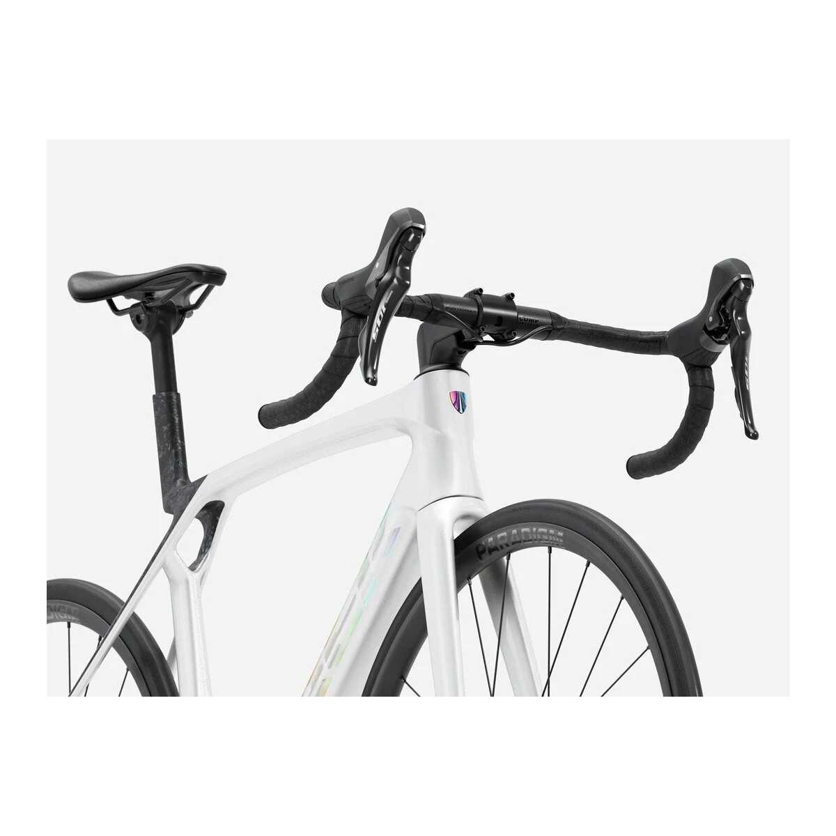 Trek Madone SL 5 Gen 8 Gloss Crystal White/matte Deep Smoke 2026 - Velikost: L · záber 3