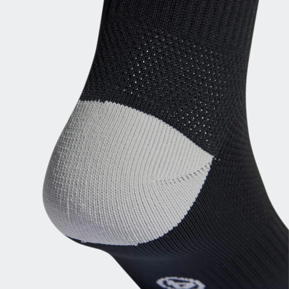 ADIDAS Futbalové štulpne Milano čierne 31-33 · záber 2