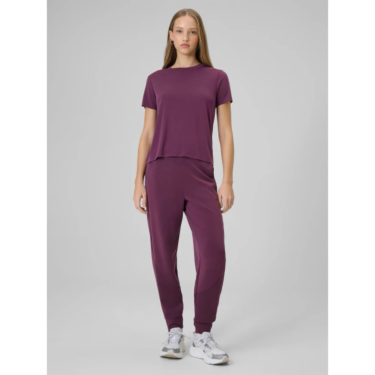 Dámske tepláky 4F TROUSERS CAS F1410-60S-BURGUNDY · záber 3