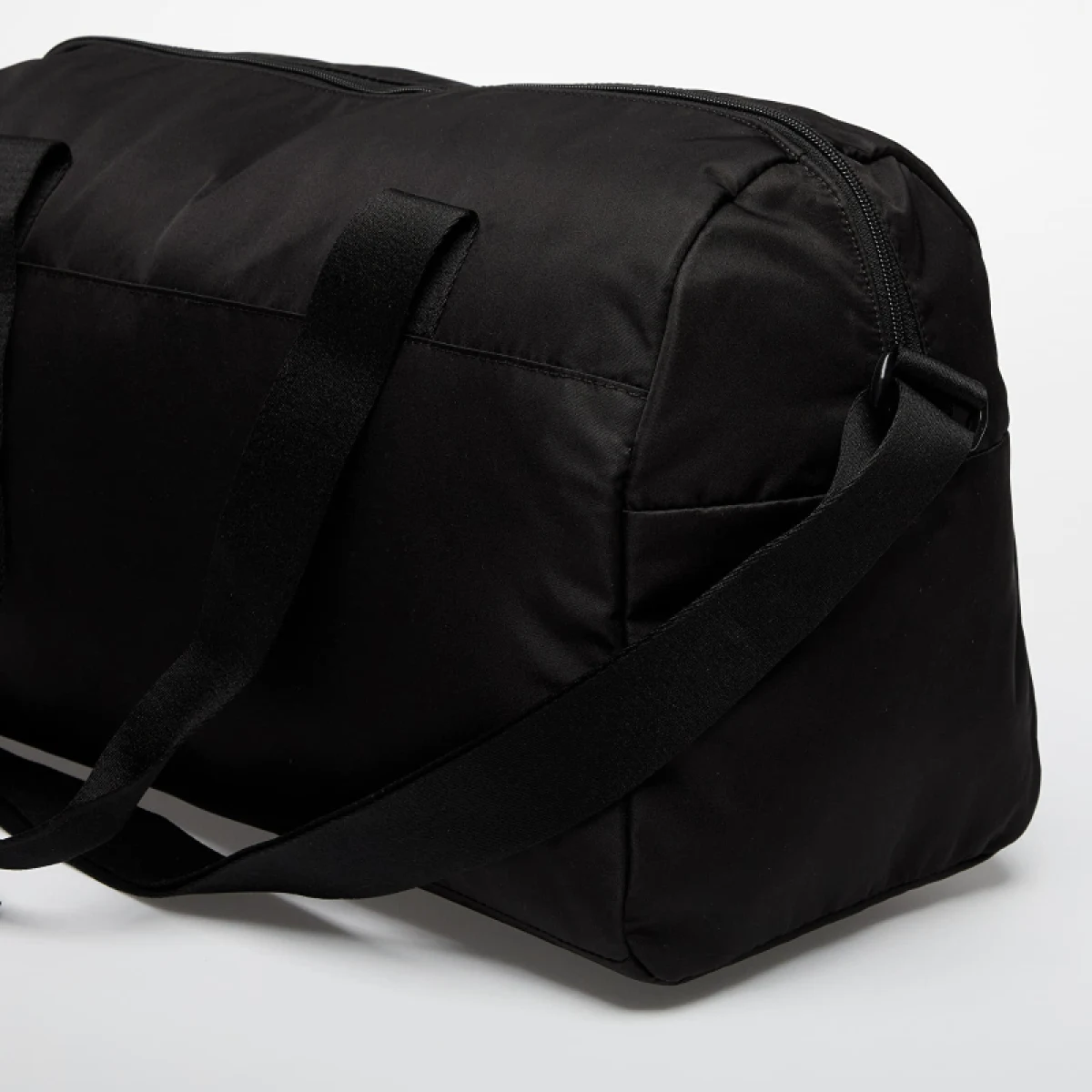 Dámska cestovná taška UNDER ARMOUR UA Studio Lite Duffle-BLK · záber 4