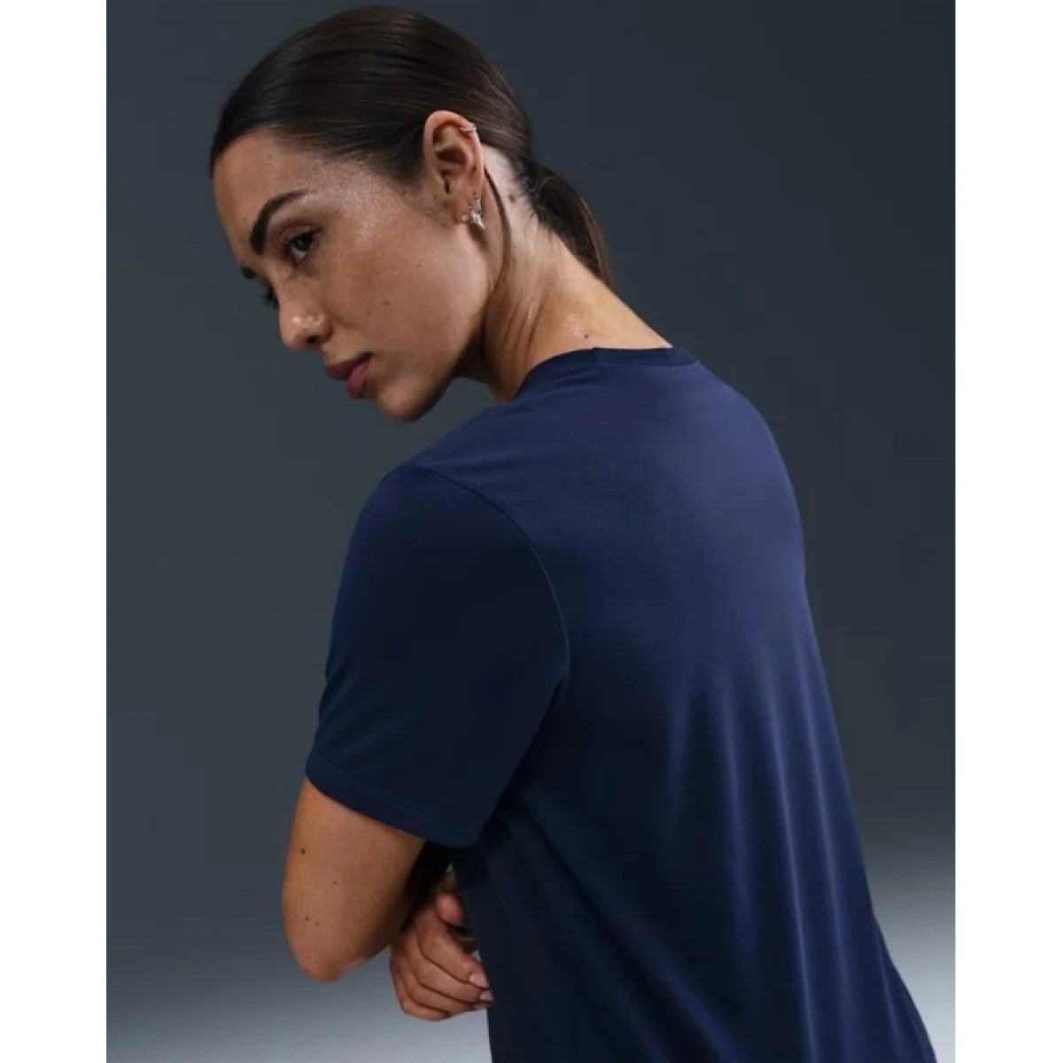 Dámske tréningové tričko s krátkym rukávom NIKE W NK DF TEE RLGND HBR MIDNIGHT NAVY WHITE · záber 3