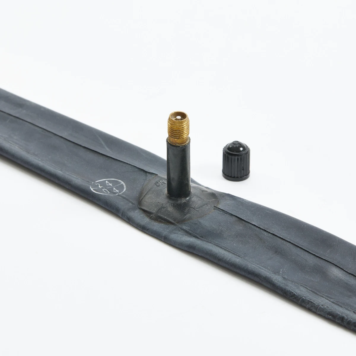 HUTCHINSON HUTCHINSON duša 700×37–50 ventil Schrader 32 mm ...... · záber 2