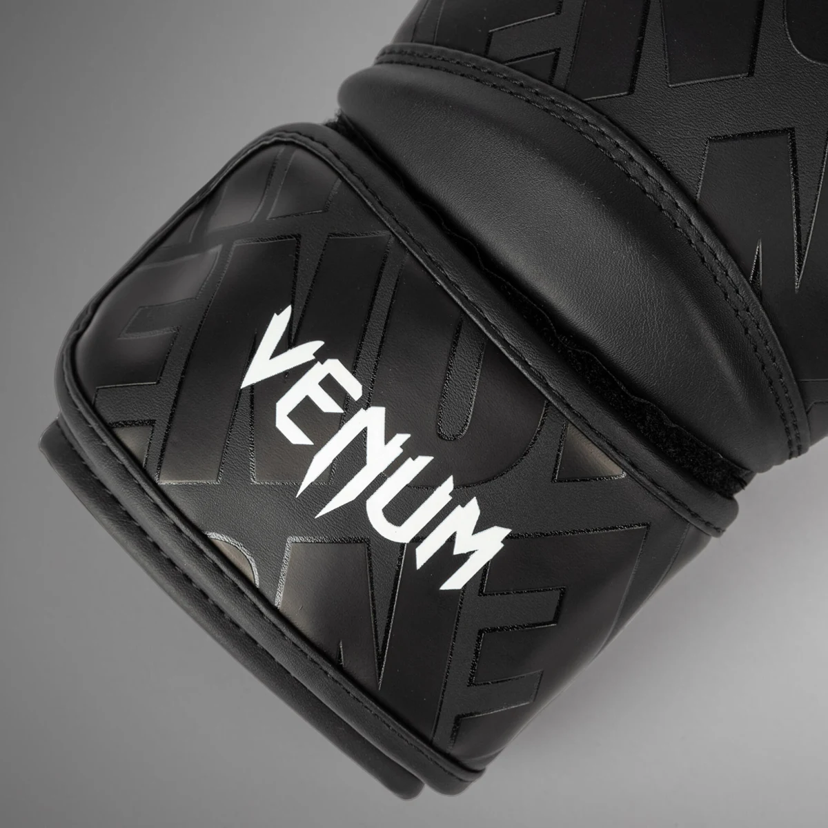 VENUM VENUM Contender 1.5XT3D boxerské rukavice čierne 10 oz · záber 2