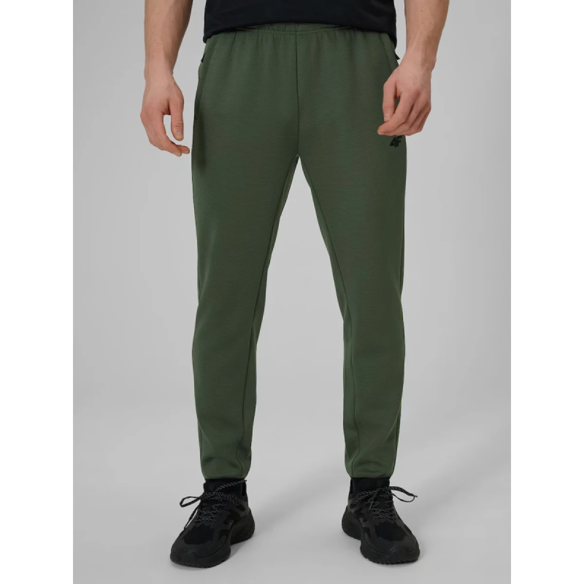 Pánske bežecké nohavice 4F TROUSERS FNK M1033-43S-KHAKI · záber 2