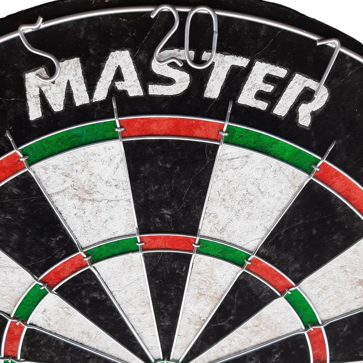 Hliníkový kabinet s terčem a šipkami MASTER · záber 4