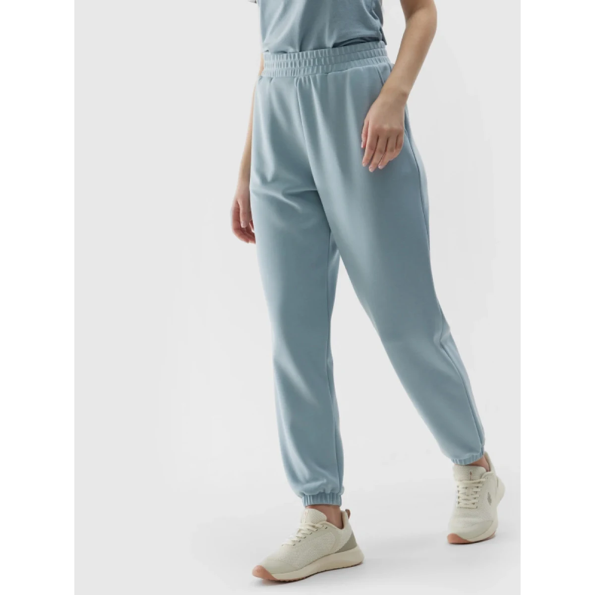 Dámské tepláky 4F TROUSERS-4FWSS24TTROF642-34S-LIGHT BLUE · záber 2
