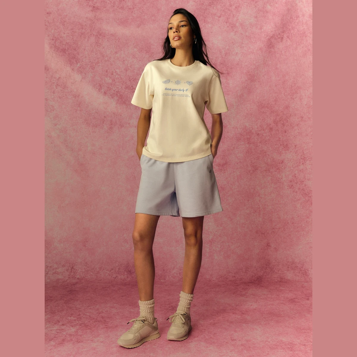 T-shirt loose s potiskem dámský - krémový · záber 2