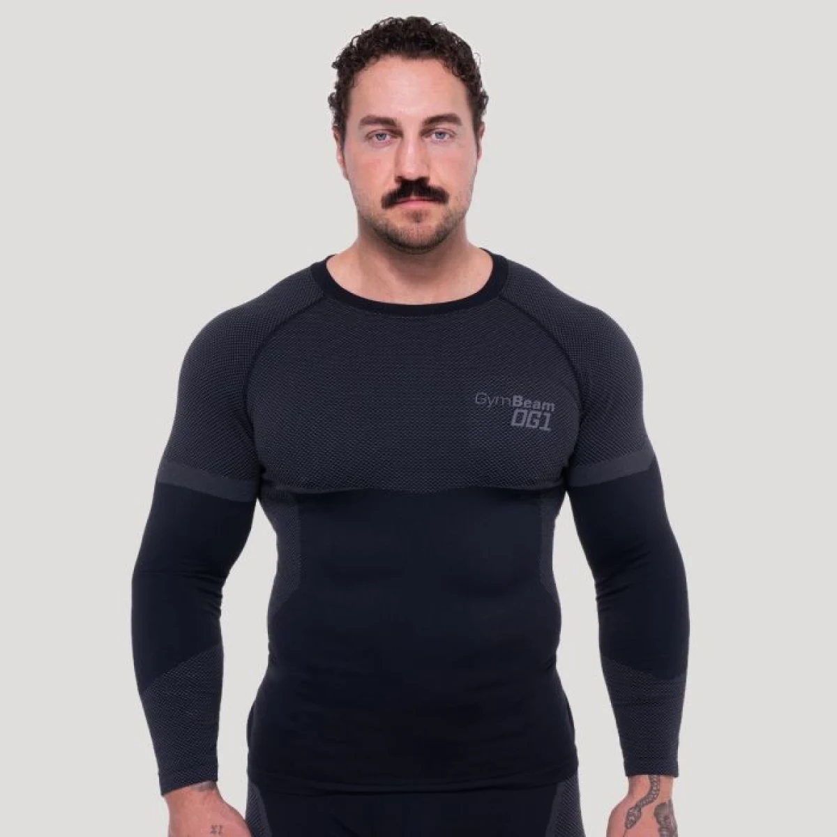 Безшевна блуза с дълъг ръкав OG1 Black/Grey - GymBeam - Размер: XXL | Тегло: 0,355 g | Опаковка: 60 · záber 1