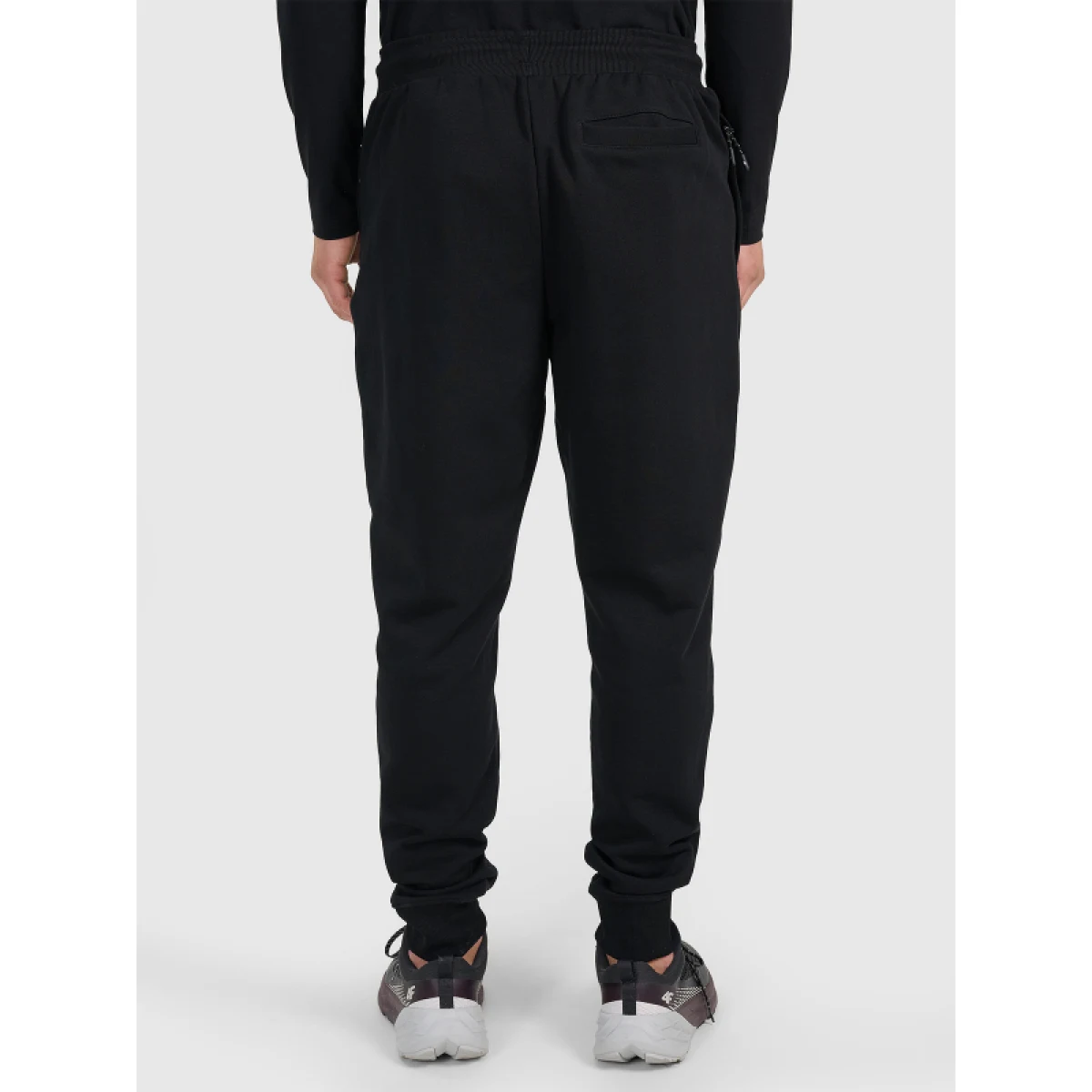 Pánske tepláky 4F TROUSERS CAS M1674-20S-DEEP BLACK · záber 3