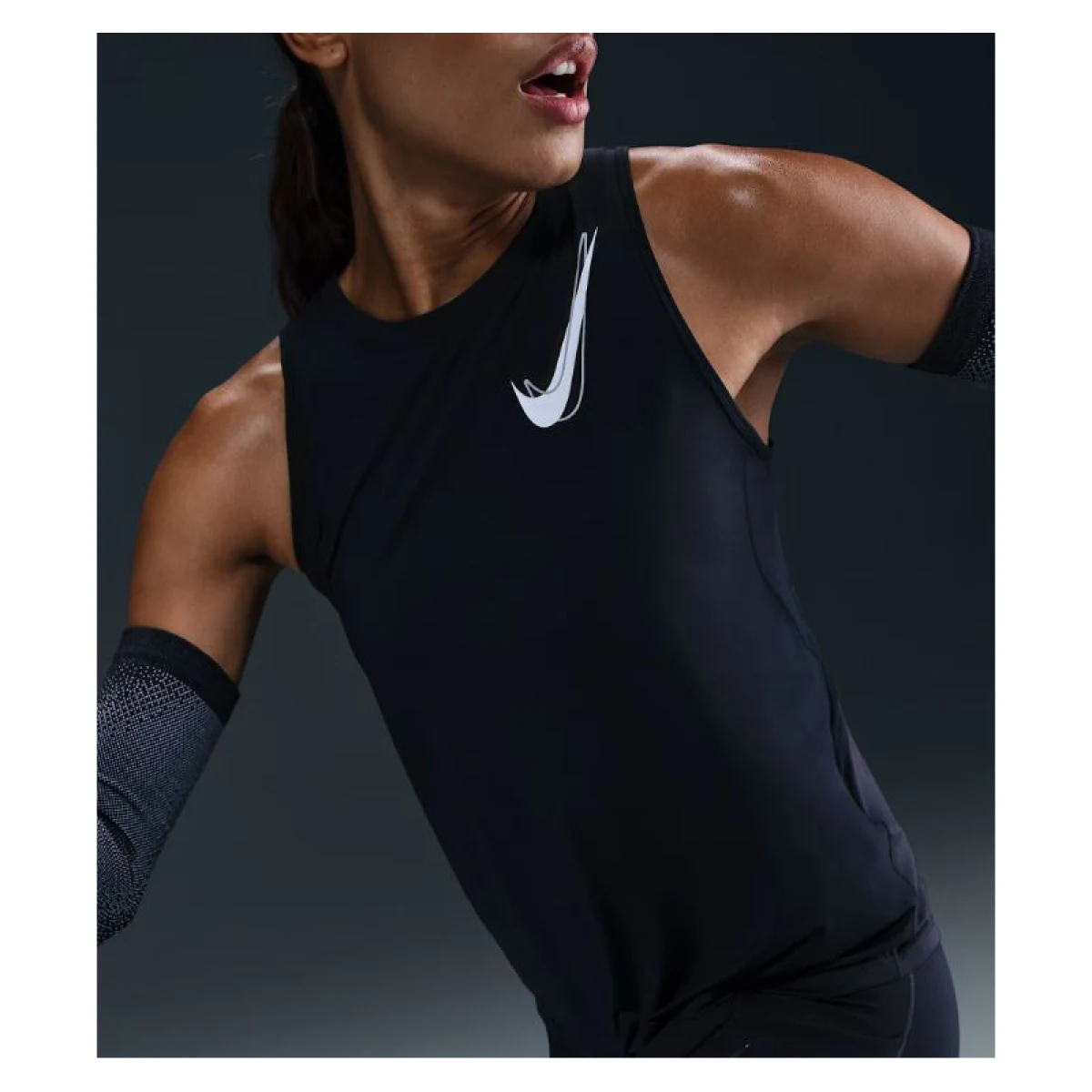 Dámské běžecké tílko NIKE W NK ONE SWSH HBR DF TANK · záber 4