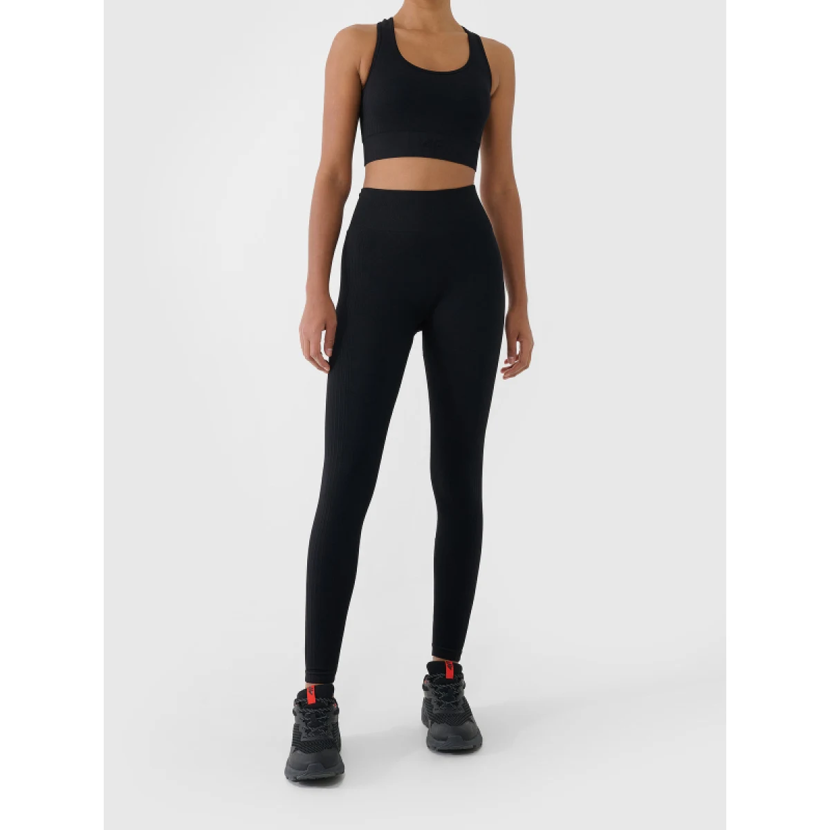 Dámske legíny 4F TIGHTS FNK F420-20S-DEEP BLACK · záber 3