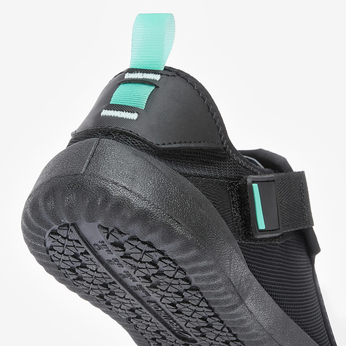 DECATHLON Obuv do vody Aquashoes Adjust Nava čierna 36-37 · záber 2