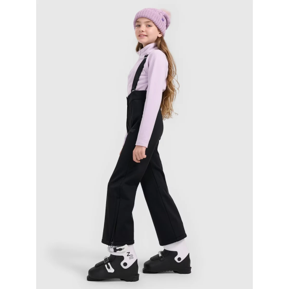 Dievčenské lyžiarske softshellové nohavice 4F JUNIOR TROUSERS 4FJRAW25TFTRF1263-20S · záber 4