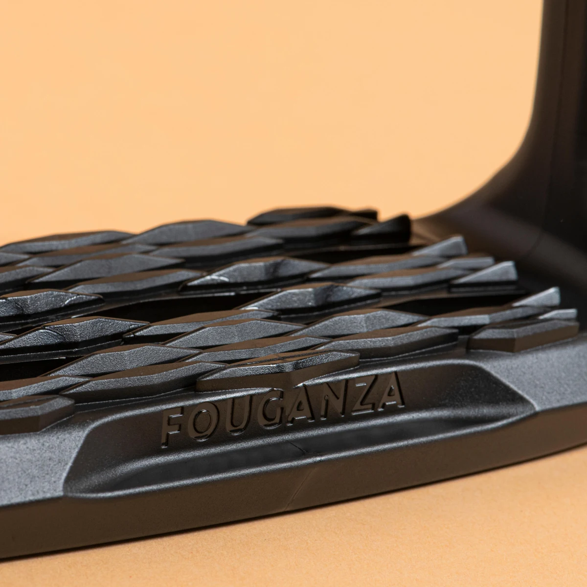 FOUGANZA Jazdecké strmene 100 pre deti a dospelých čierne 100 mm · záber 2