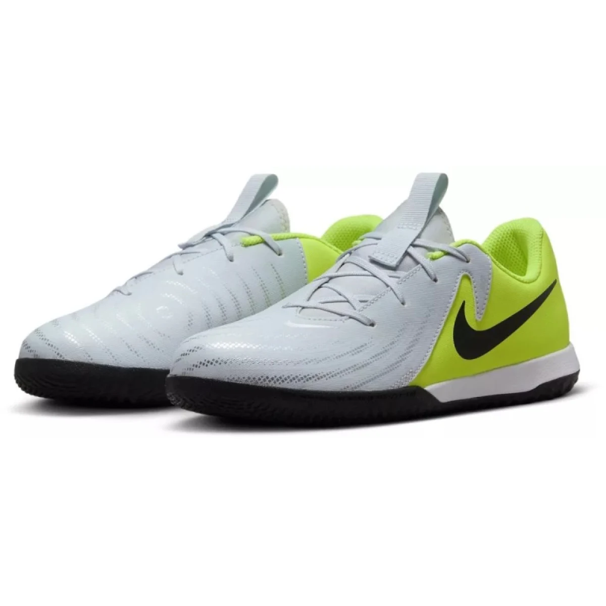 Chlapecké fotbalové kopačky halové NIKE Phantom GX 2 Academy Jr IC metallic silver volt black · záber 3