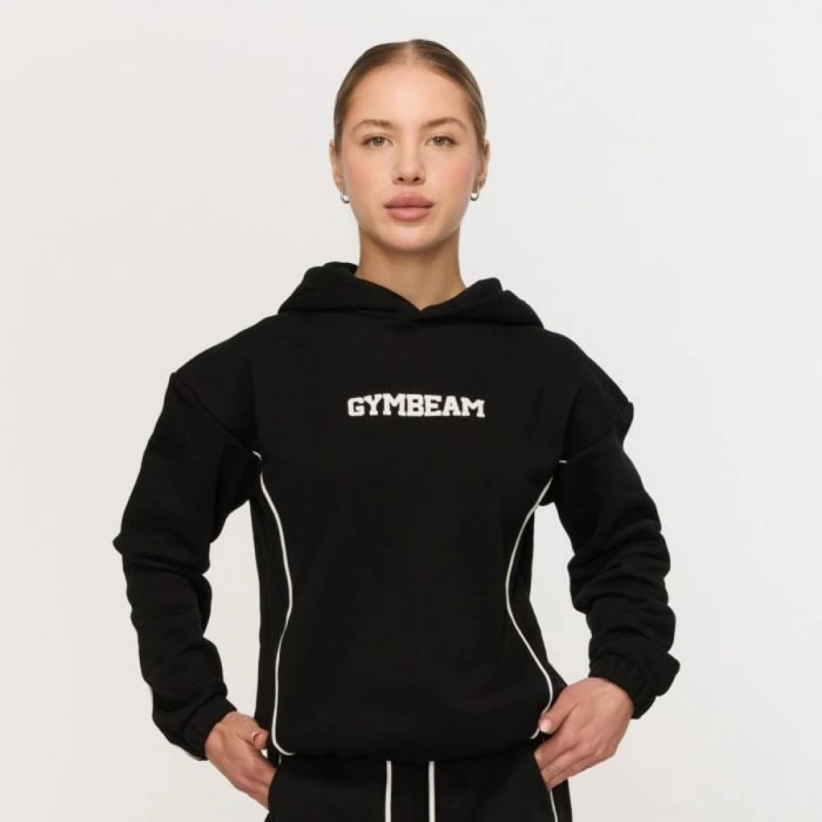 Дамски суичър Varsity Black - GymBeam - Размер: M | Тегло: 0,9092 g | Опаковка: 13 · záber 1