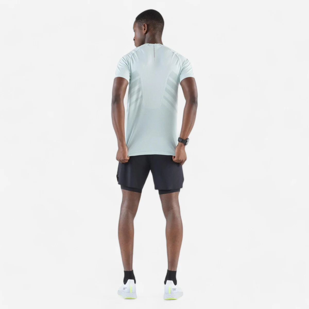 KIPRUN Bežecké bezšvové tričko Run 500 Comfort bledozelené 2XL · záber 2