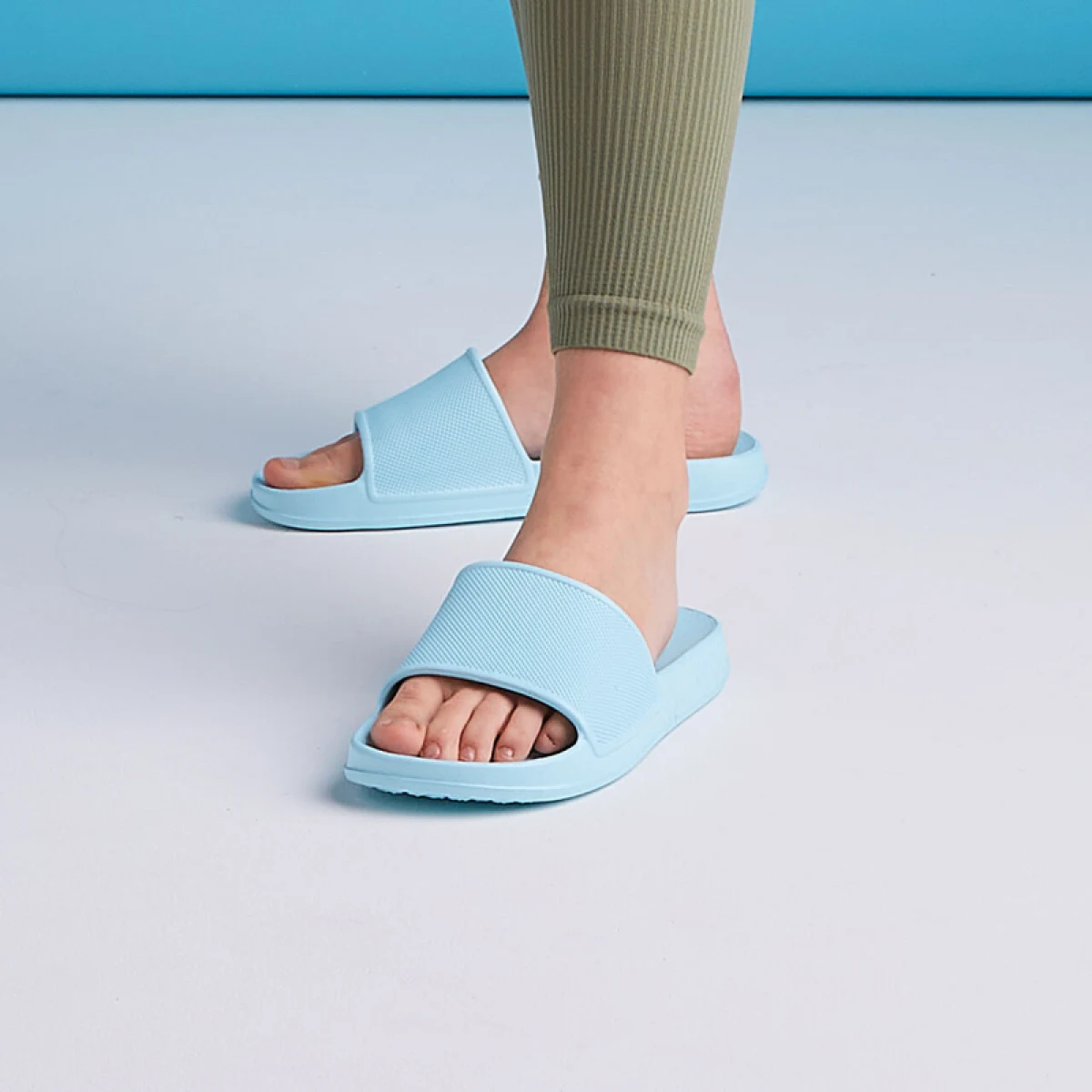 Dámské pantofle (plážová obuv) COQUI Tora W pastel blue · záber 4