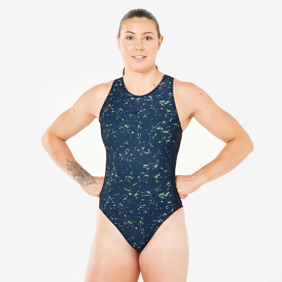 DECATHLON Dámske jednodielne plavky na vodné pólo All Sand námorná modrá XS-S · záber 1