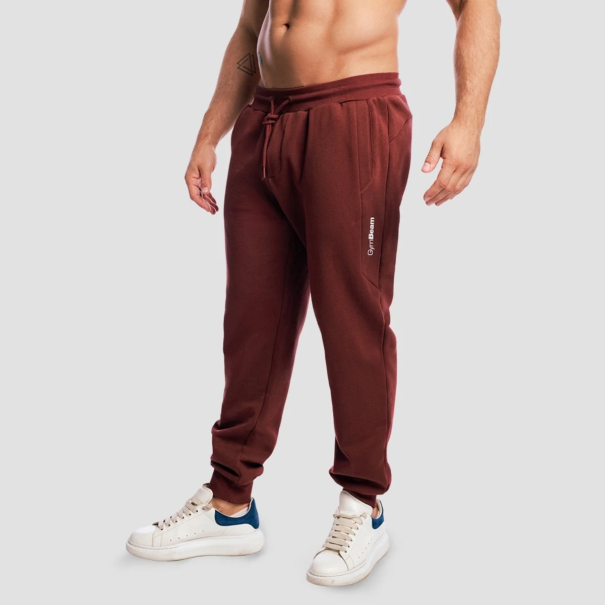 GymBeam Tepláky Base Cherrywood - Velikost: S | Barva: Červená | Hmotnost: 0,58 kg | Balení: 32 · záber 4