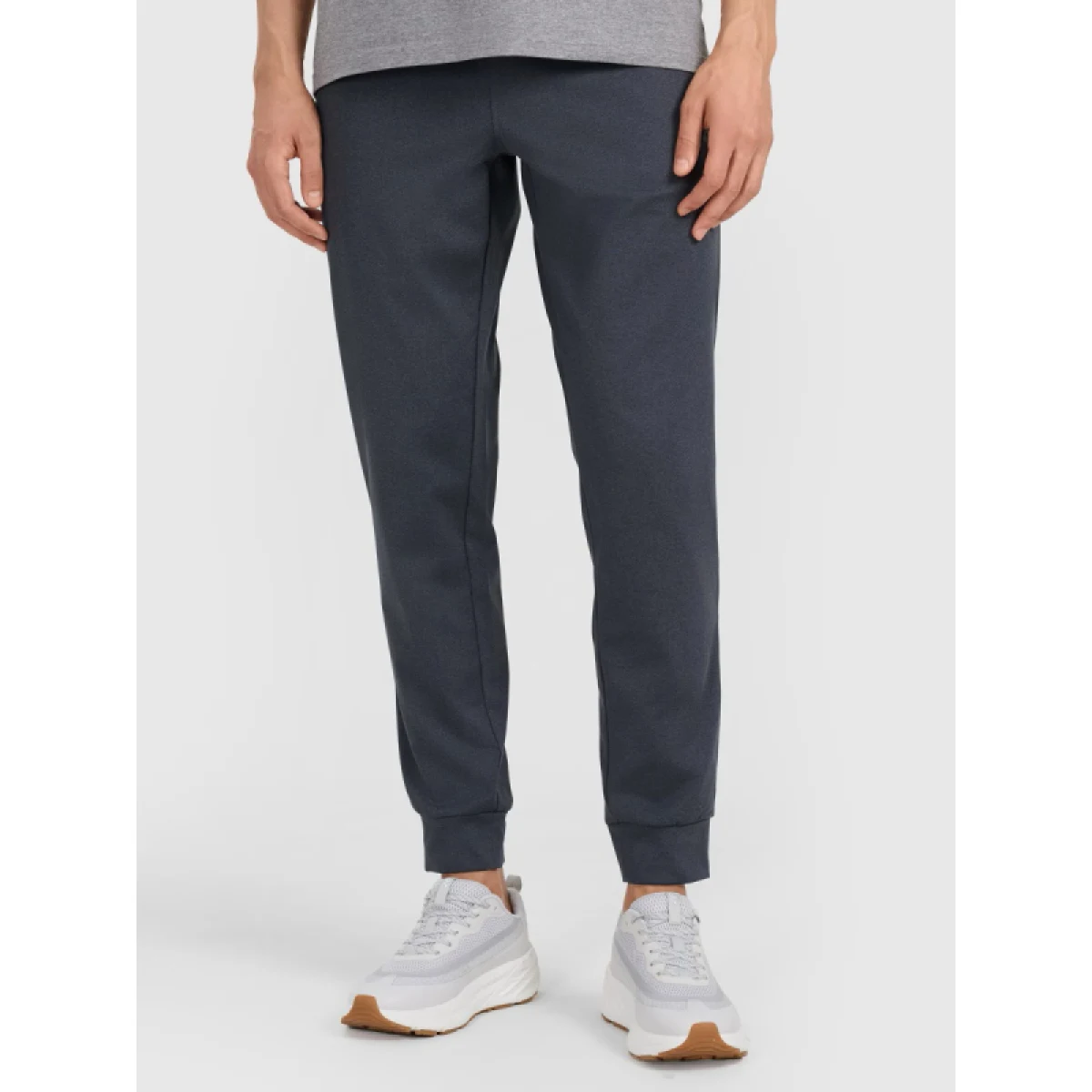Pánske tréningové nohavice 4F TROUSERS FNK M1067-WMM00TFTRM1067-22M-ANTHRACITE MELANGE · záber 2