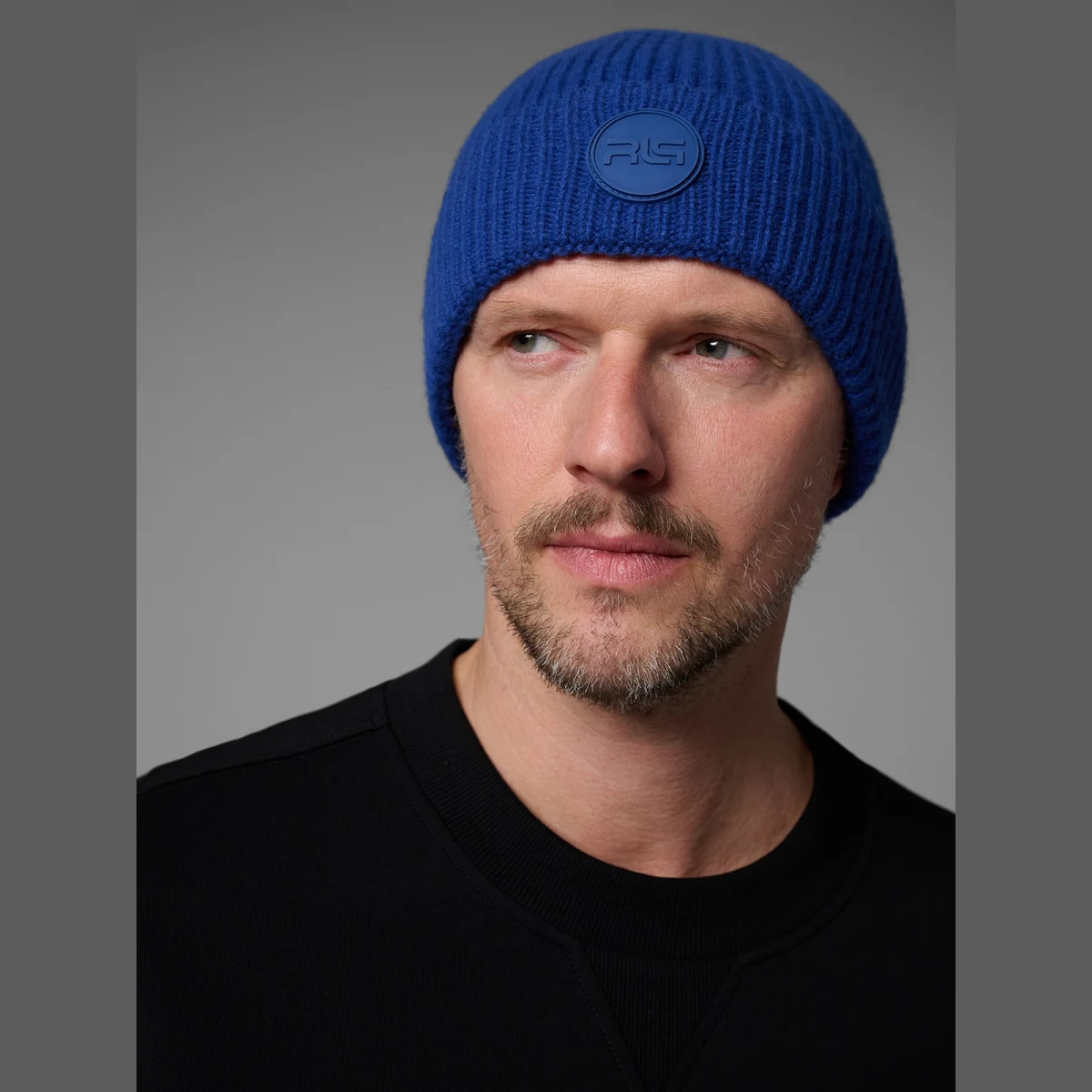 Vlněná čepice beanie 4F x Robert Lewandowski - tmavě modrá · záber 1