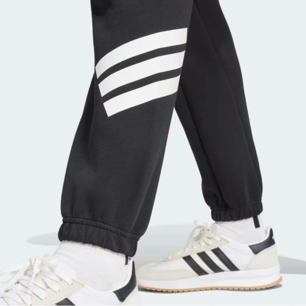 Dámské tepláky ADIDAS W FI 3S REG PT BLACK · záber 5