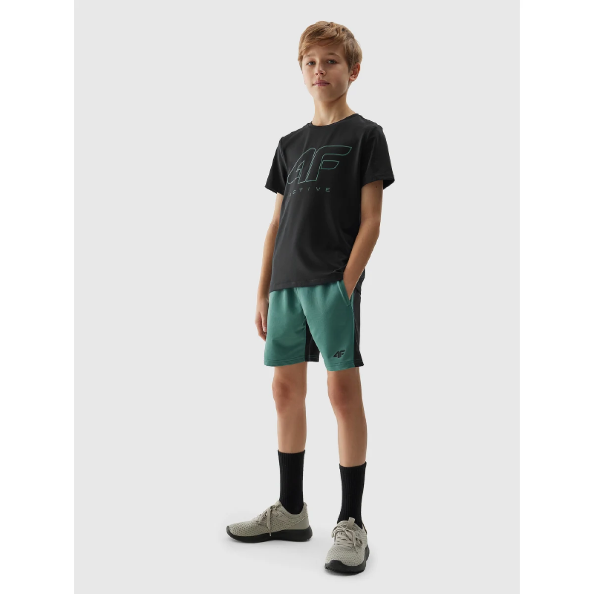 Chlapčenské tréningové tričko s krátkym rukávom 4F JUNIOR TSHIRT FNK-4FJWSS24TFTSM691-20S-DEEP BLACK · záber 4
