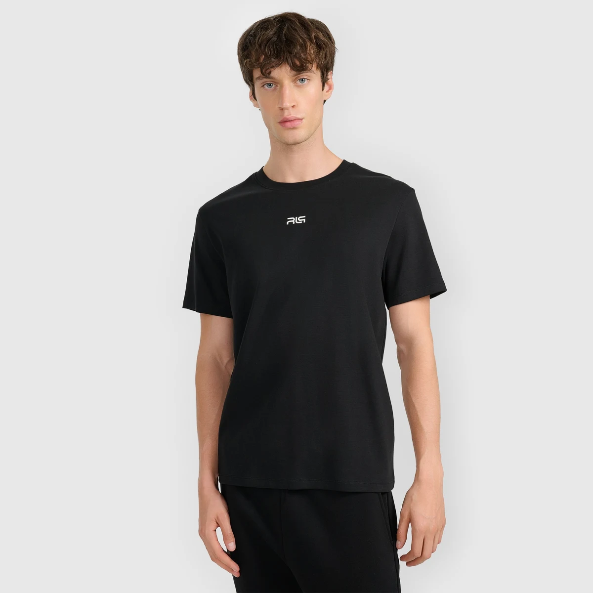 T-shirt regular s potiskem pánský 4F x Robert Lewandowski - černá · záber 1