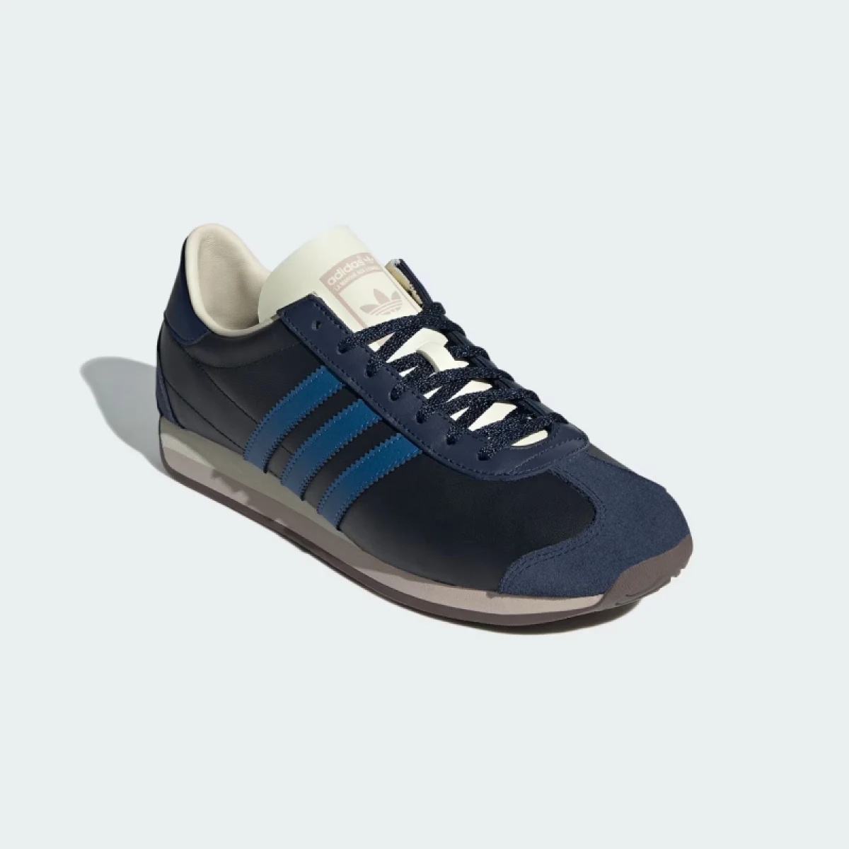 Pánská vycházková obuv ADIDAS ORIGINALS Country OG M core black dark marine cream white · záber 4
